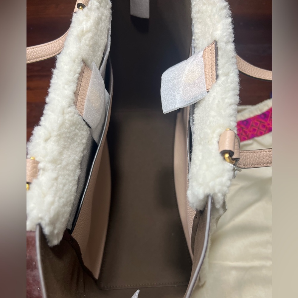Tory Burch McGraw Shearling carryall NEW - Picture 12 of 12
